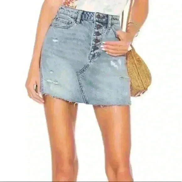 We The Free Womens Light Wash Distressed Denim Frayed Hem Mini Skirt Size 30 - Picture 1 of 9